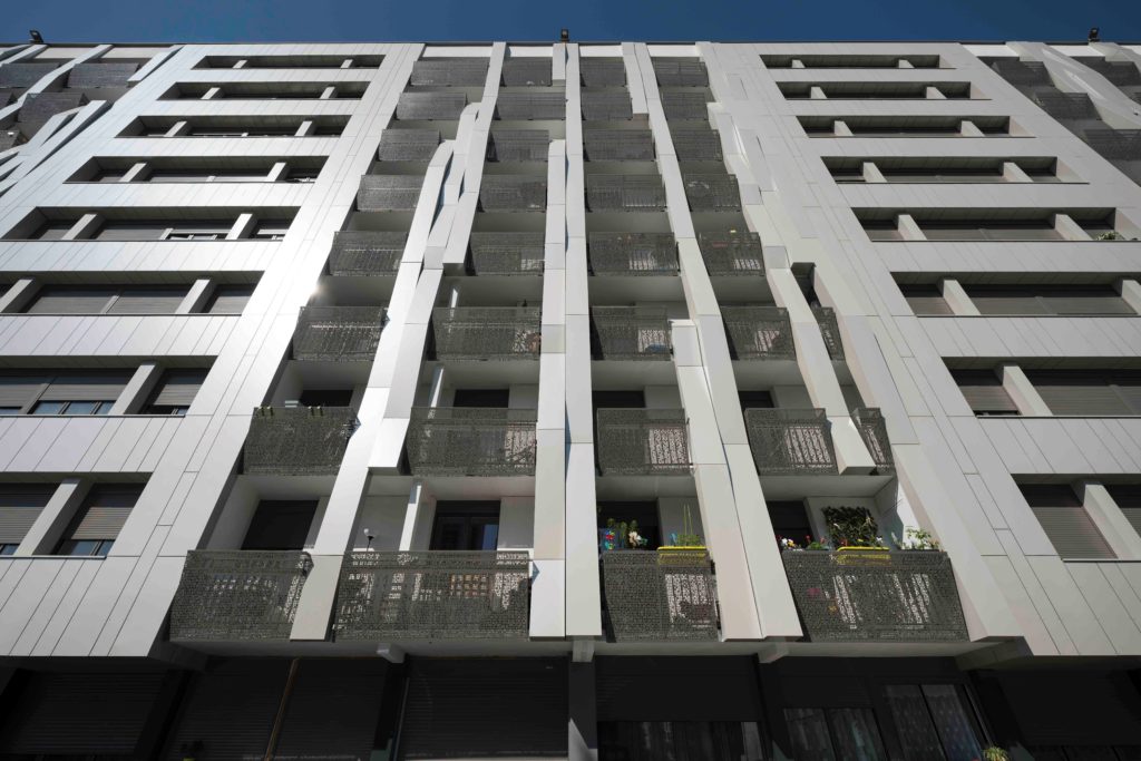 Réhabilitation de 190 logements collectifs à Bobigny : Un bardage métallisé en ALUCOBOND® A2 pour habiller les façades et moderniser l’écriture architecturale