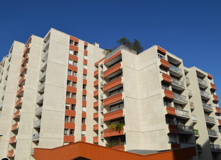 Acorus utilise la terre cuite pour rénover une résidence parisienne