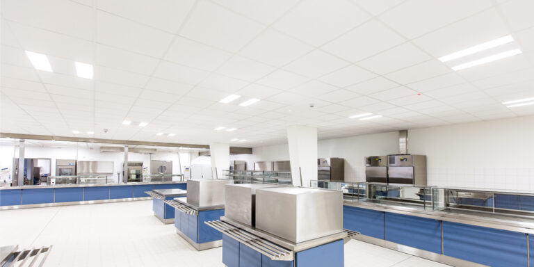 Knauf Ceiling Solutions – Dalle acoustique HYGENA TOPIQ® Alpha 20 en laine minérale