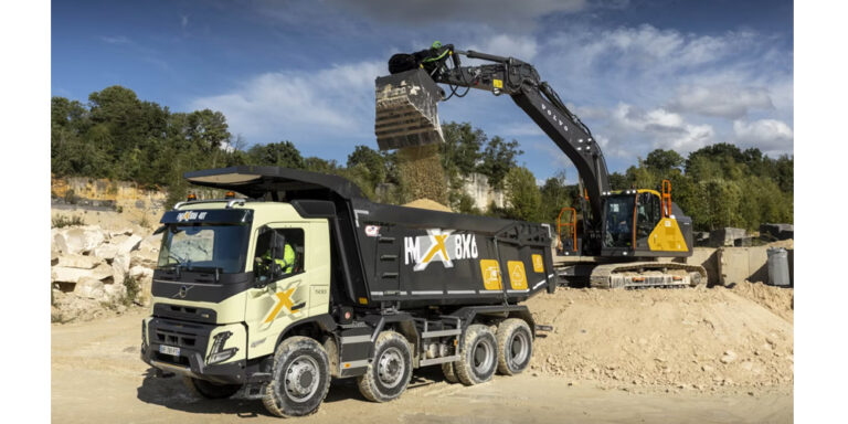 Volvo Trucks France – Camion tombereau rigide dédié aux carrières VOLVO FMX 8×6 40T