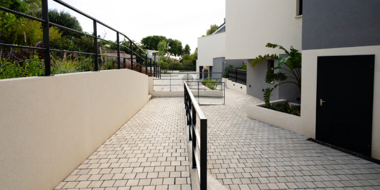 Chantier Bormes-les-Mimosas (83) : Des plaques drainantes JOUPLAST pour préserver la perméabilité du sol