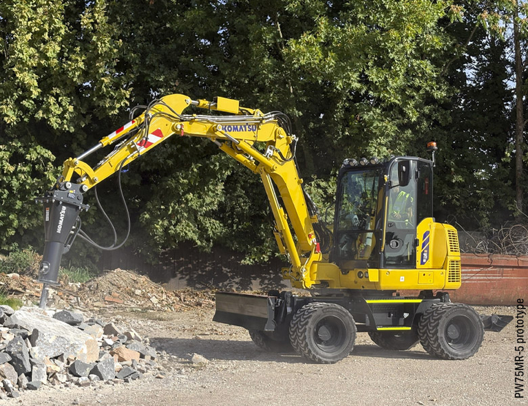 Komatsu – Mini-pelle sur pneus PW75MR-5